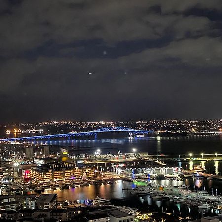 Top Floor Harbour View And Skytower View Apartment In Cbd Auckland Eksteriør bilde