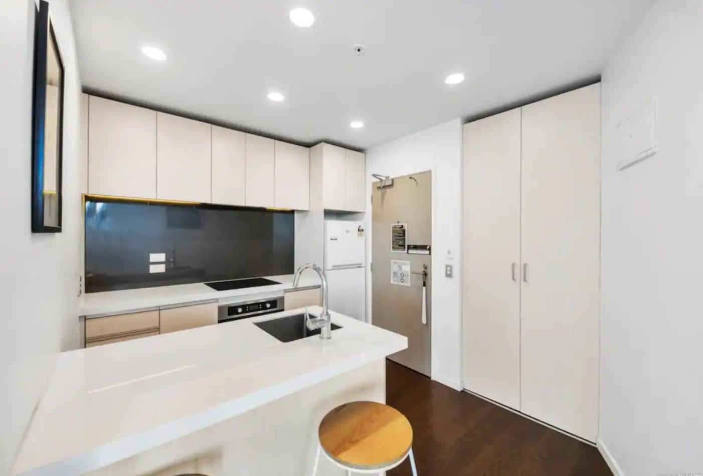 Top Floor Harbour View And Skytower View Apartment In Cbd Auckland Eksteriør bilde