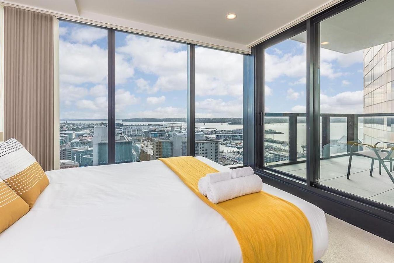 Top Floor Harbour View And Skytower View Apartment In Cbd Auckland Eksteriør bilde